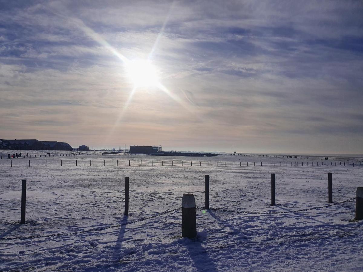 Hotel Pension Am Hafen Norddeich  Bagian luar foto