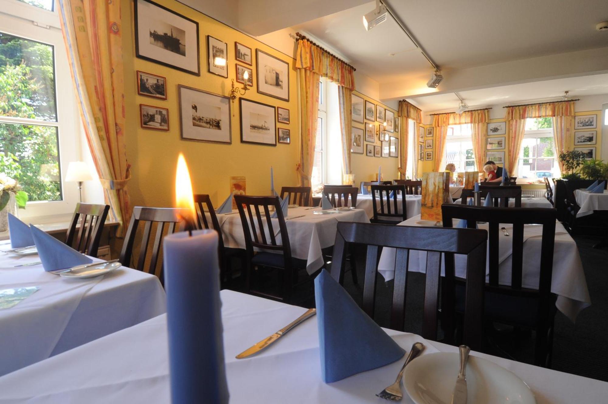 Hotel Pension Am Hafen Norddeich  Bagian luar foto