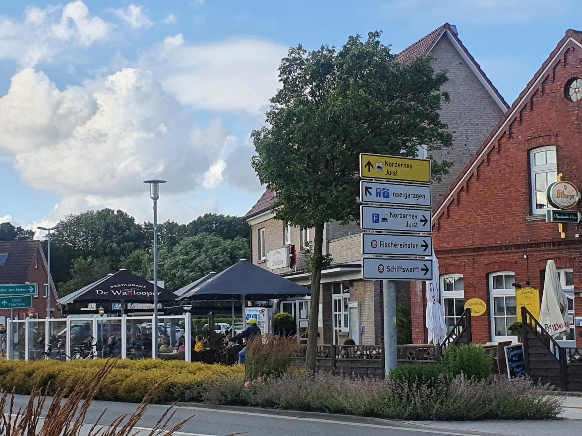 Hotel Pension Am Hafen Norddeich  Bagian luar foto