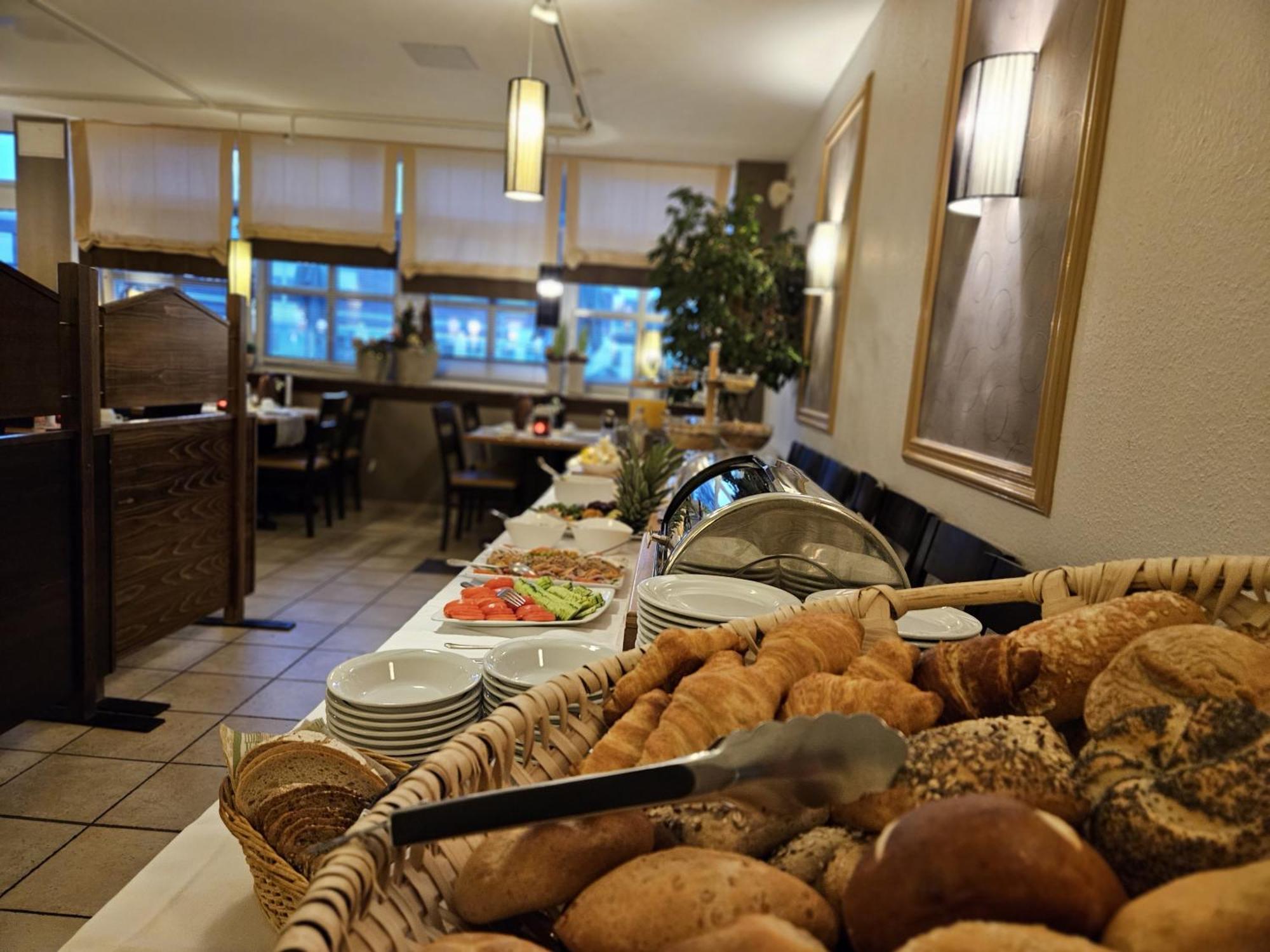 Hotel Pension Am Hafen Norddeich  Bagian luar foto