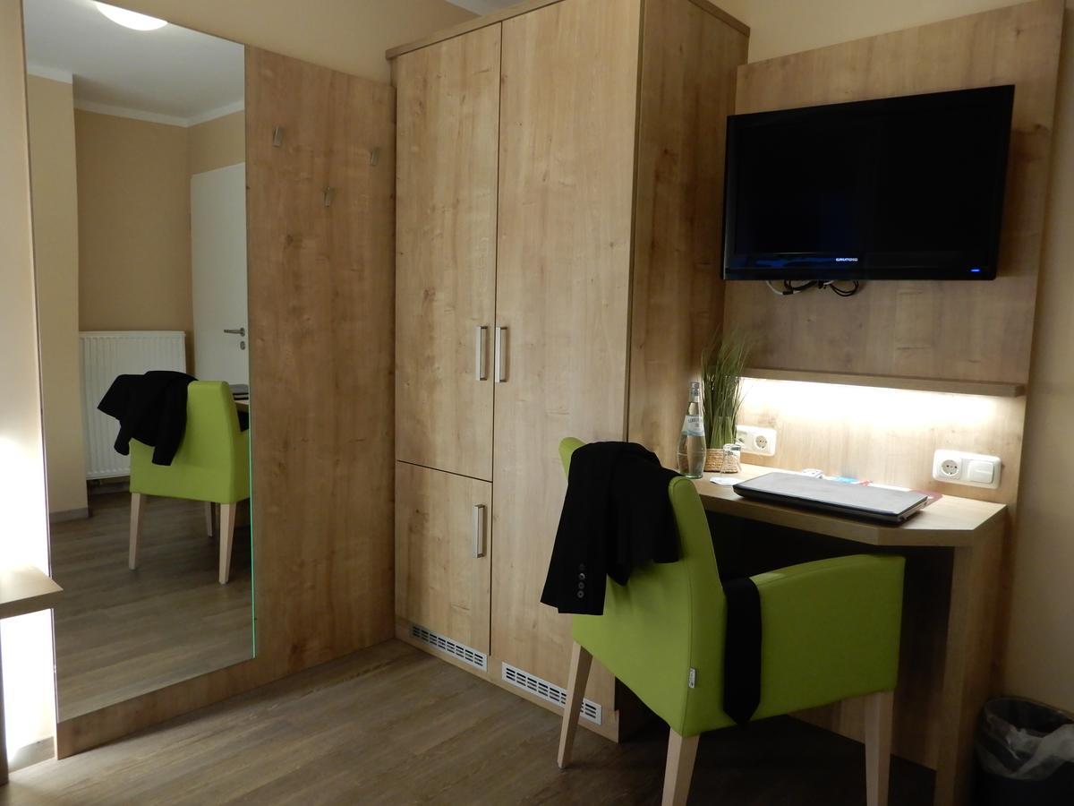 Hotel Pension Am Hafen Norddeich  Bagian luar foto