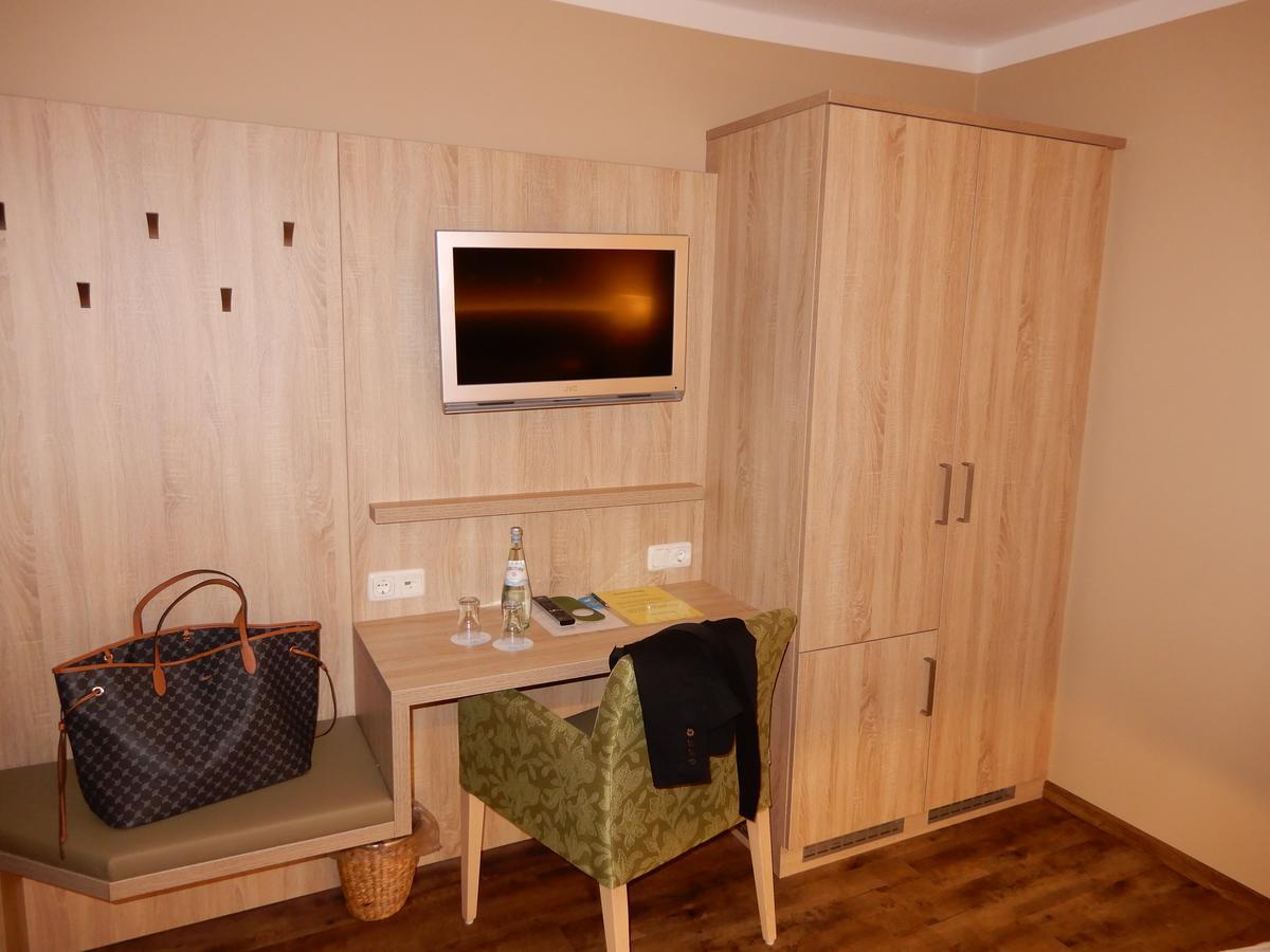 Hotel Pension Am Hafen Norddeich  Bagian luar foto