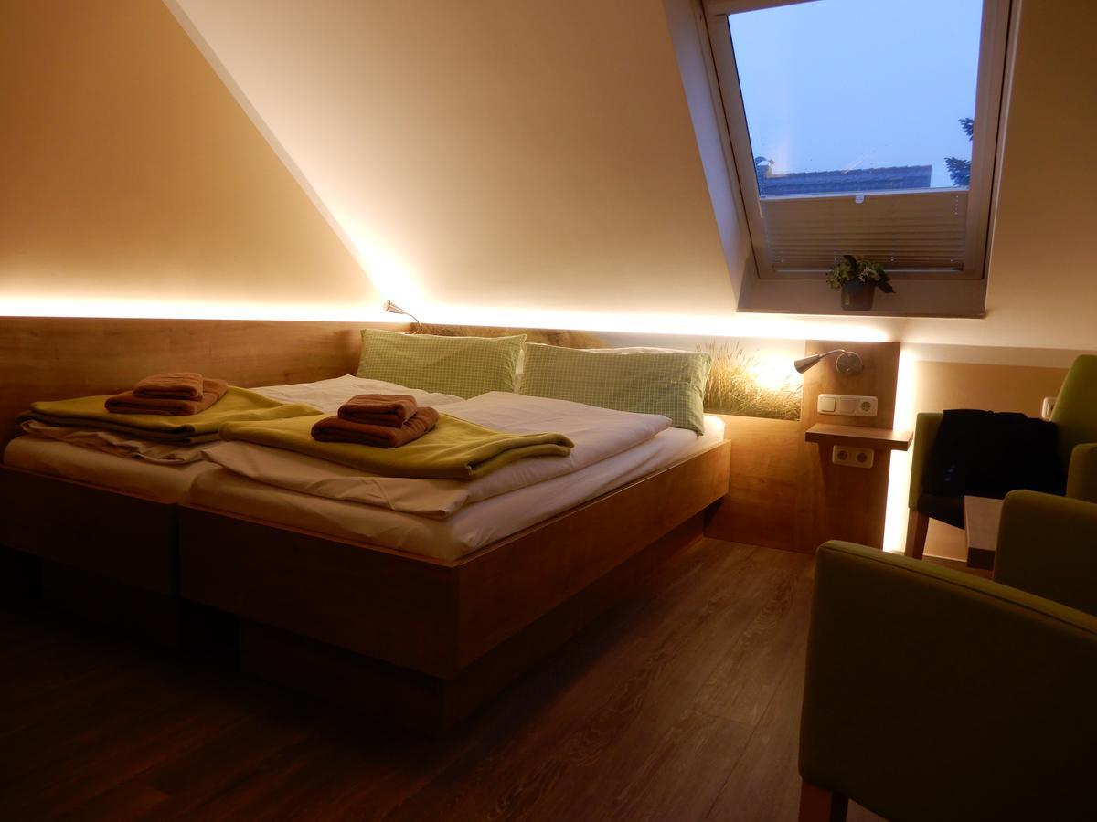 Hotel Pension Am Hafen Norddeich  Bagian luar foto
