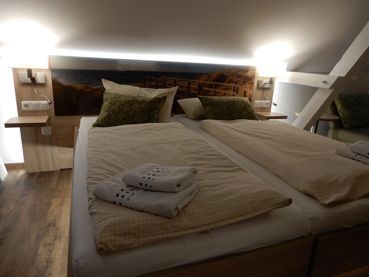 Hotel Pension Am Hafen Norddeich  Bagian luar foto