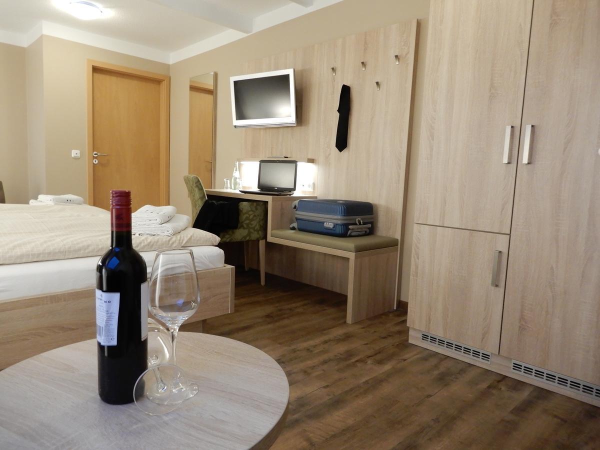 Hotel Pension Am Hafen Norddeich  Bagian luar foto