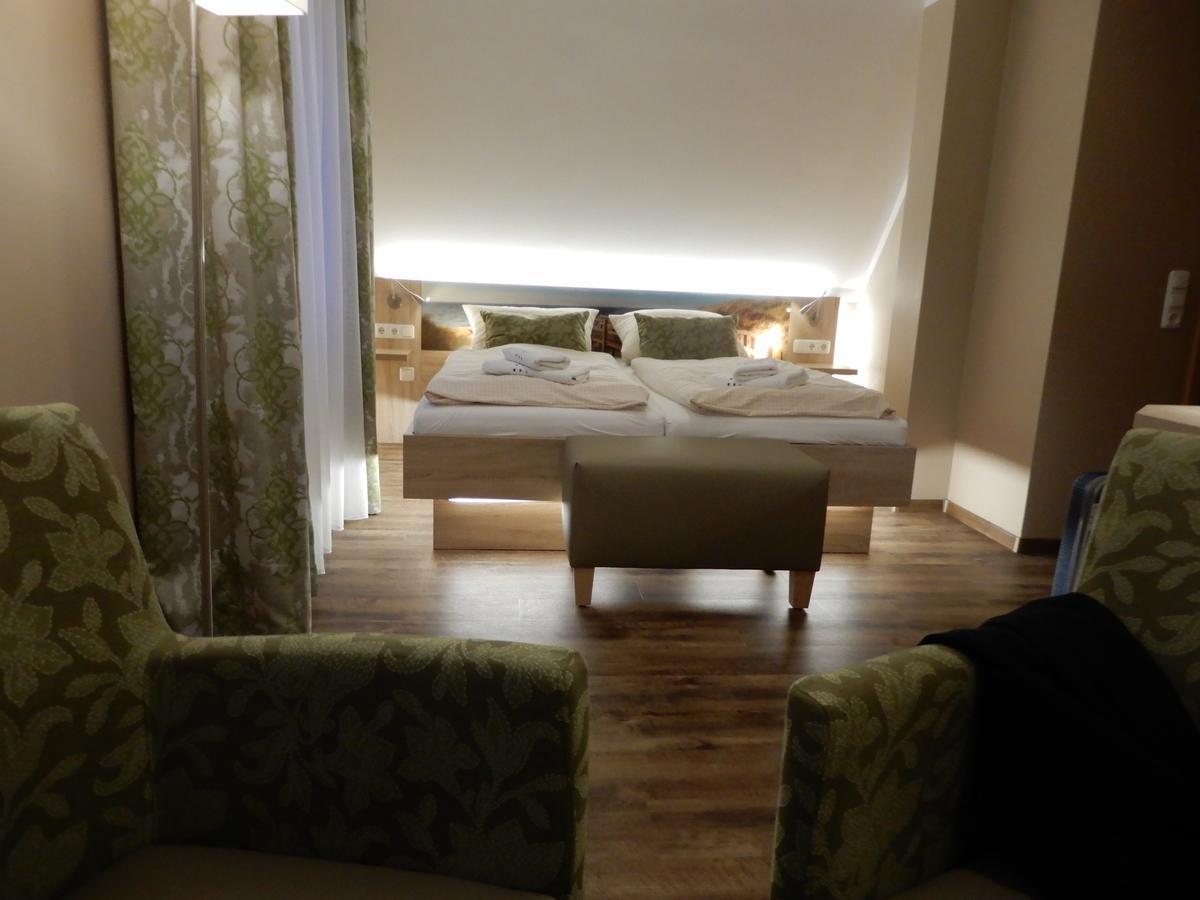 Hotel Pension Am Hafen Norddeich  Bagian luar foto